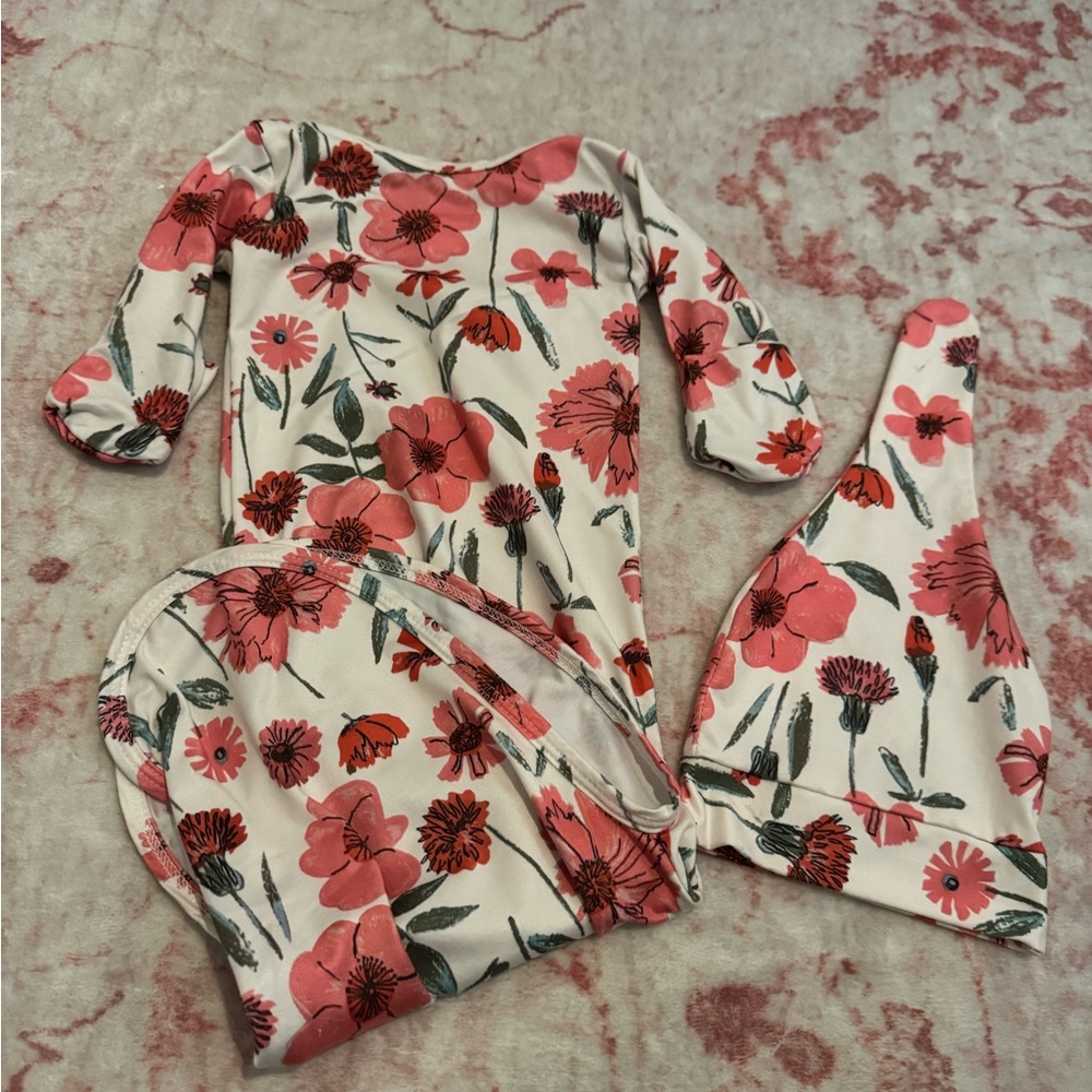 Terriboo Baby Girl (0-3 months) Long Sleeve Knotted gowns with matching hat x4 - Picture 7 of 11